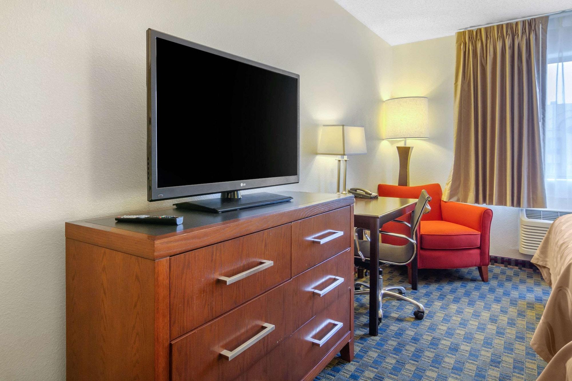 Quality Inn & Suites Lakewood - Denver Southwest エクステリア 写真