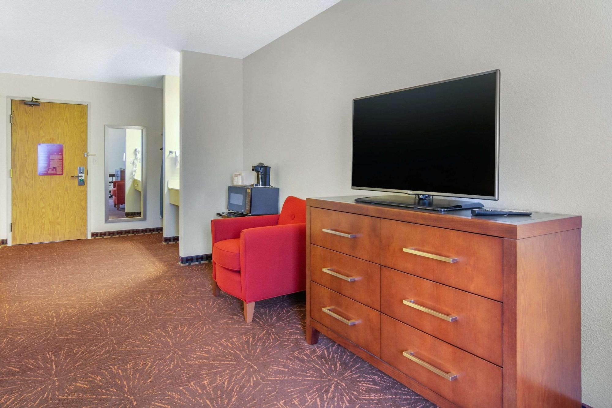 Quality Inn & Suites Lakewood - Denver Southwest エクステリア 写真