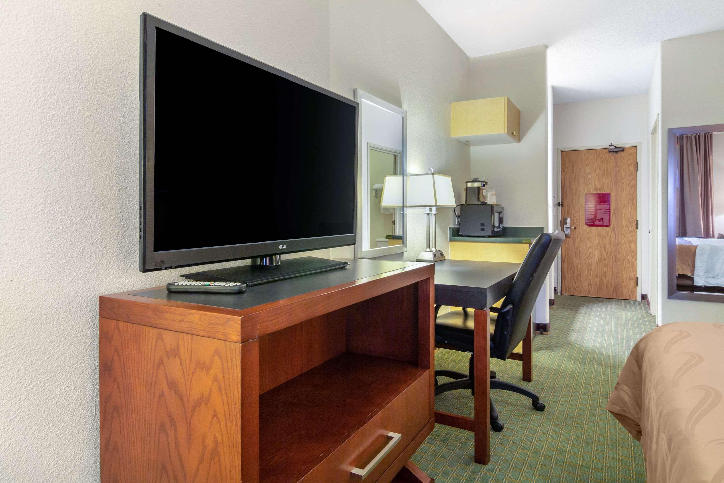 Quality Inn & Suites Lakewood - Denver Southwest エクステリア 写真