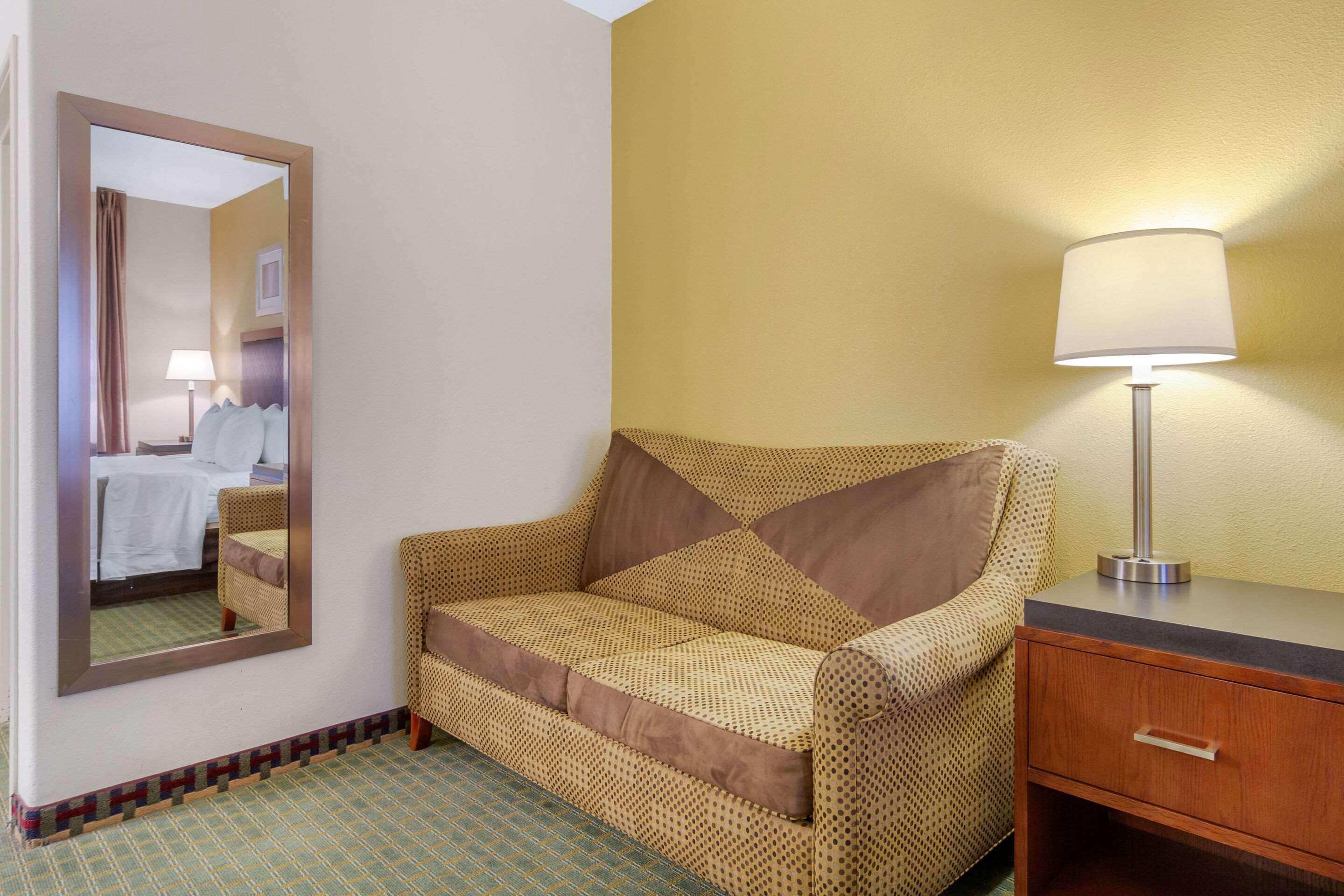 Quality Inn & Suites Lakewood - Denver Southwest エクステリア 写真