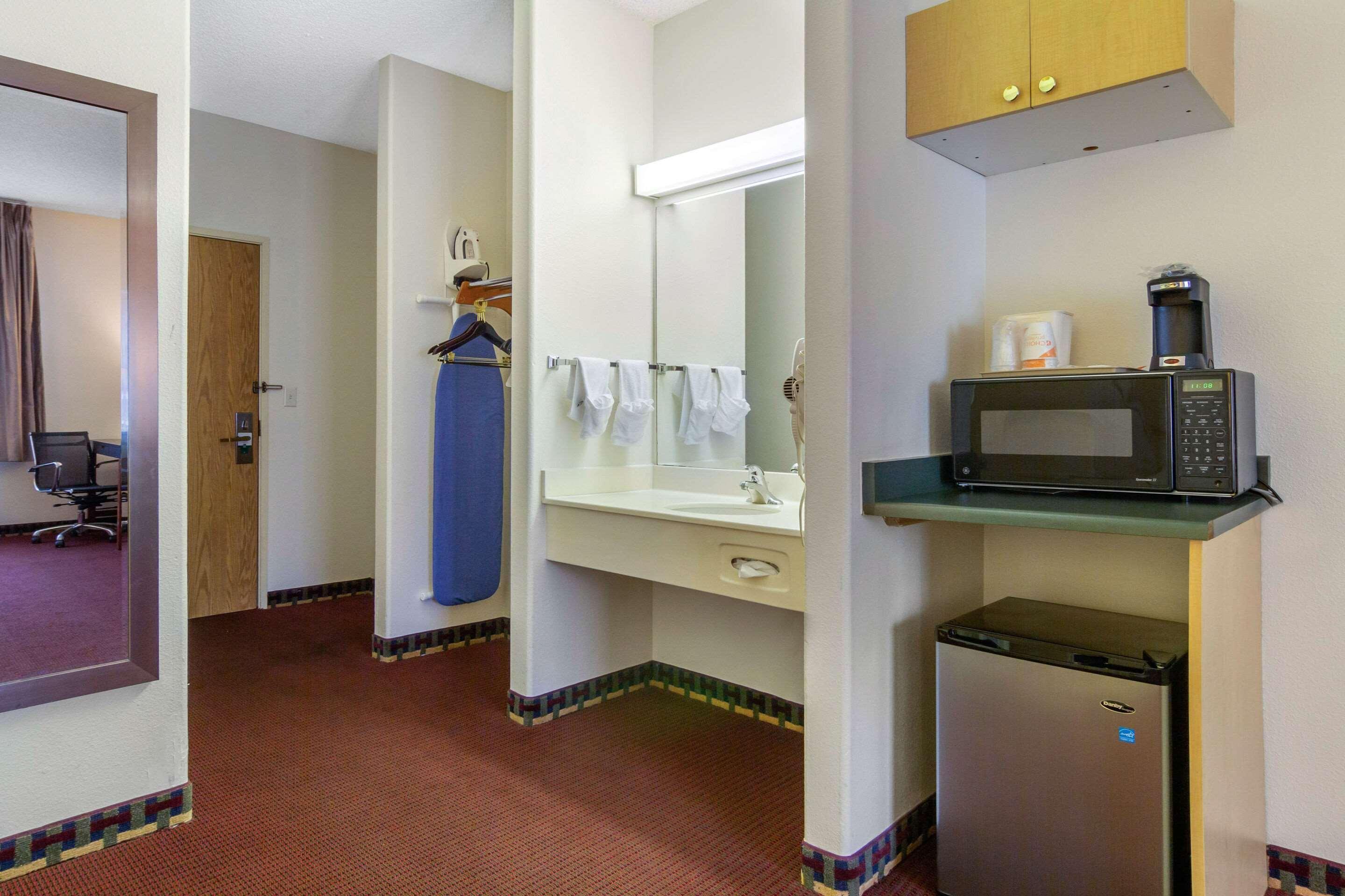 Quality Inn & Suites Lakewood - Denver Southwest エクステリア 写真