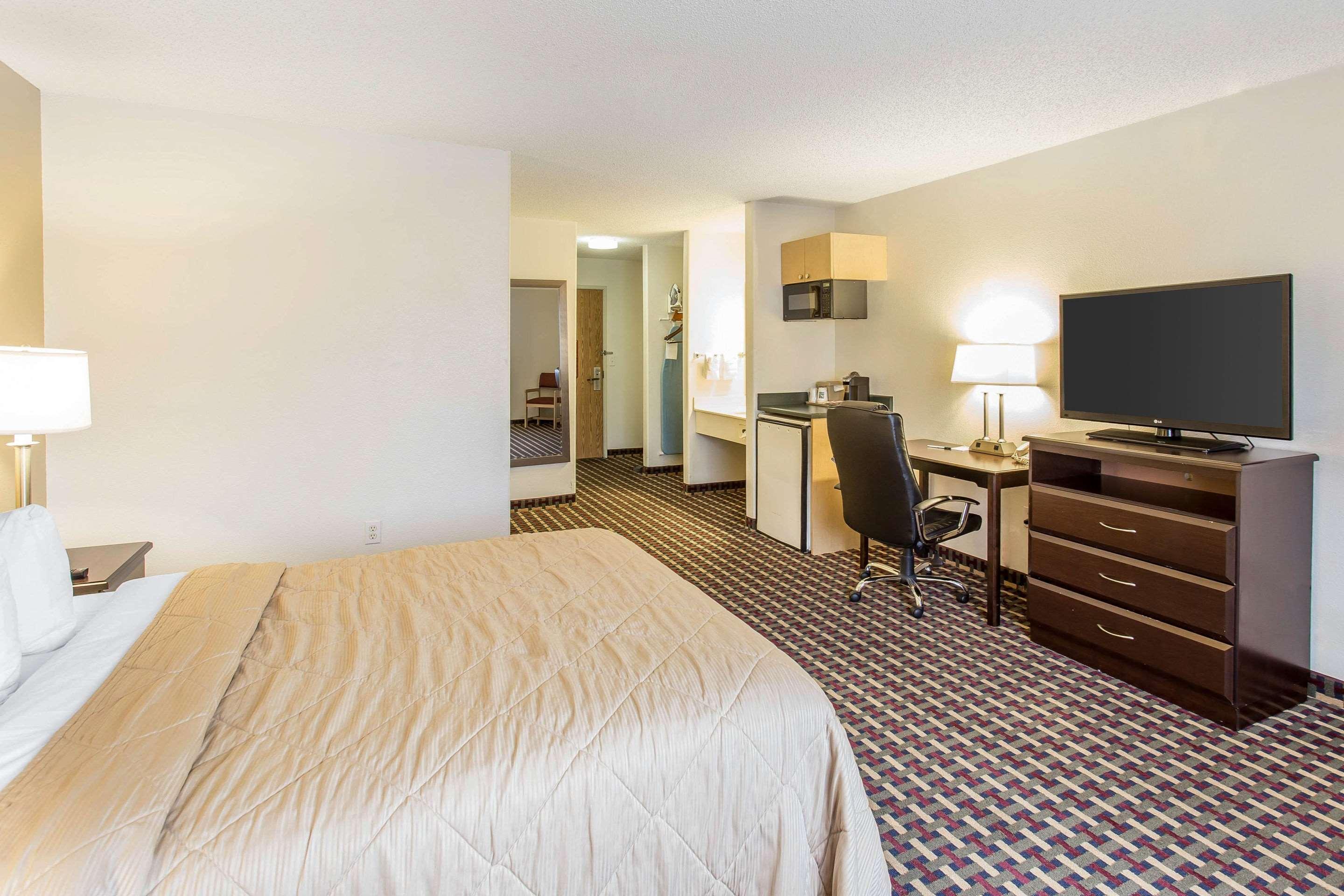 Quality Inn & Suites Lakewood - Denver Southwest エクステリア 写真